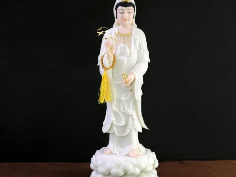 How to Plop Hair for Bouncy, Beautiful Curls