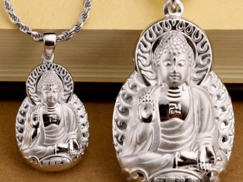 How to Plop Hair for Bouncy, Beautiful Curls